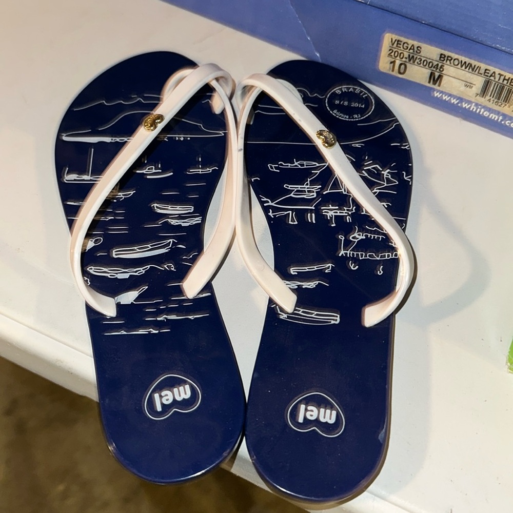 Mothers Closet/ dark blue flip flops